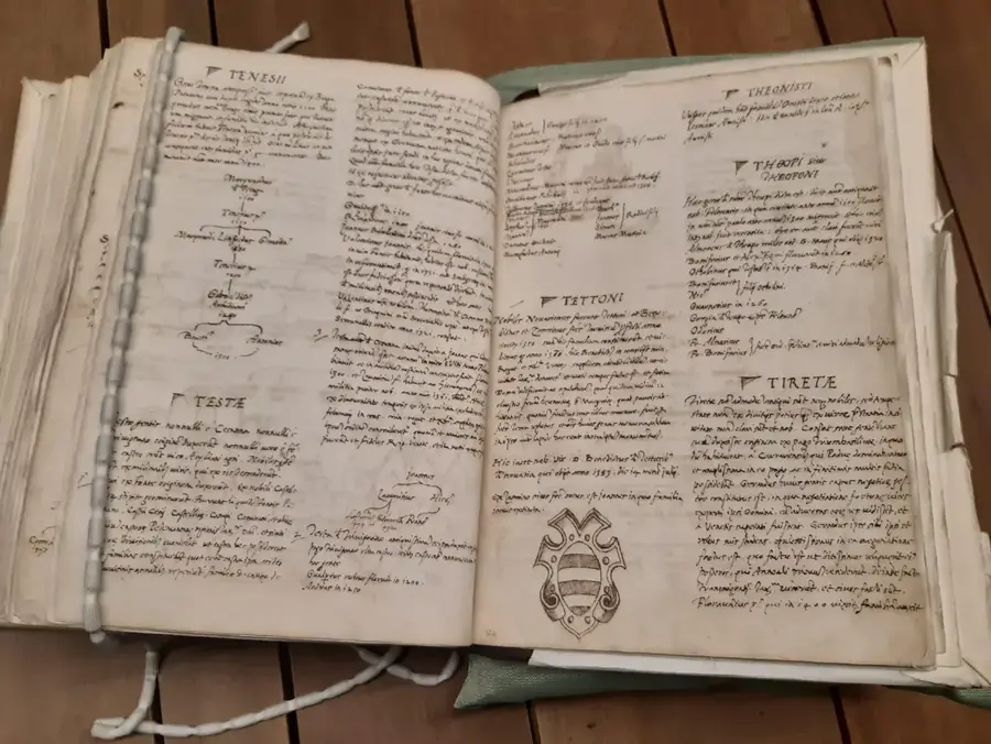 Treviso Municipal Library: an eighteenth-century book bearing the coat of arms of the noble Tiretta
