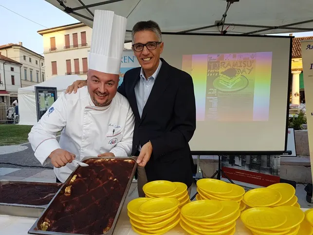 Alcide Candiotto and Tiziano Taffarello, members of the Accademia del Tiramisù