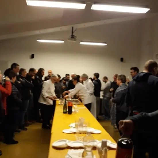 Participants taste the Tiramisù of Treviso with a glass of prosecco