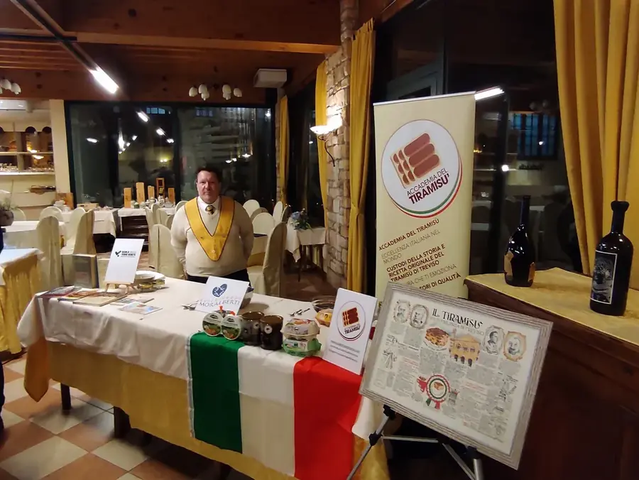 Academy Visir Loris Bartolomei at the twinning between the Accademia del Tiramisù and the